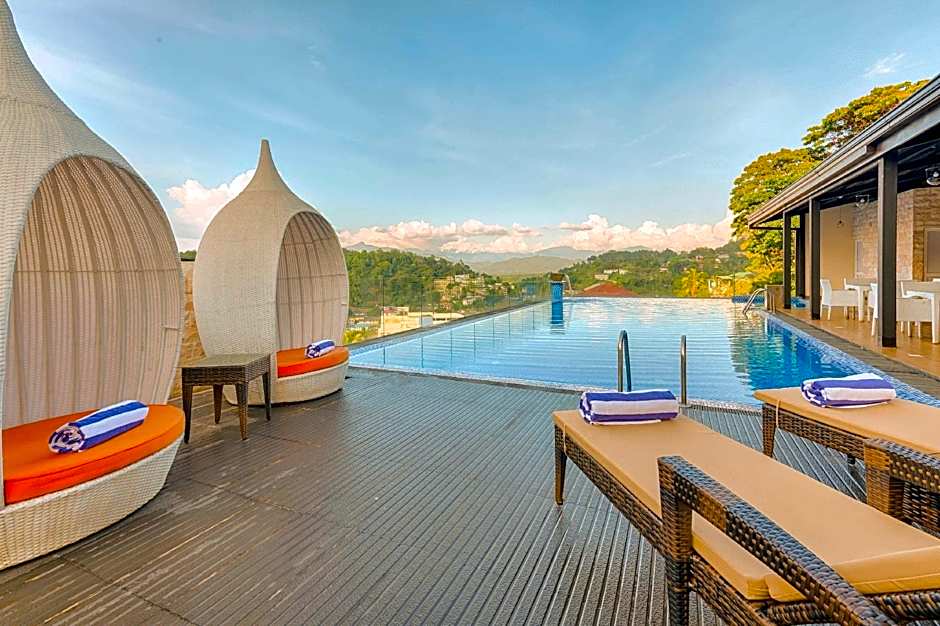 The Golden Crown Hotel