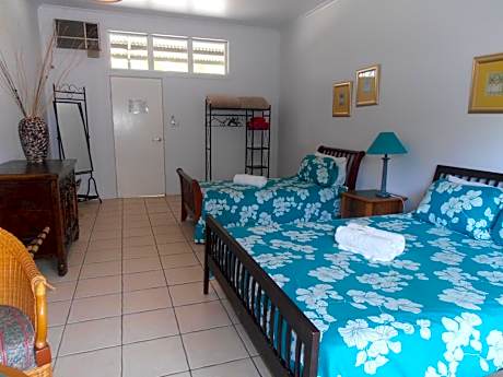 Kingfisher Room with Pool View and Shared Bathroom Facilities