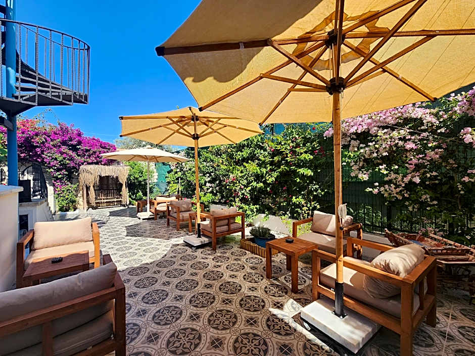 Tarcin Alacati Otel
