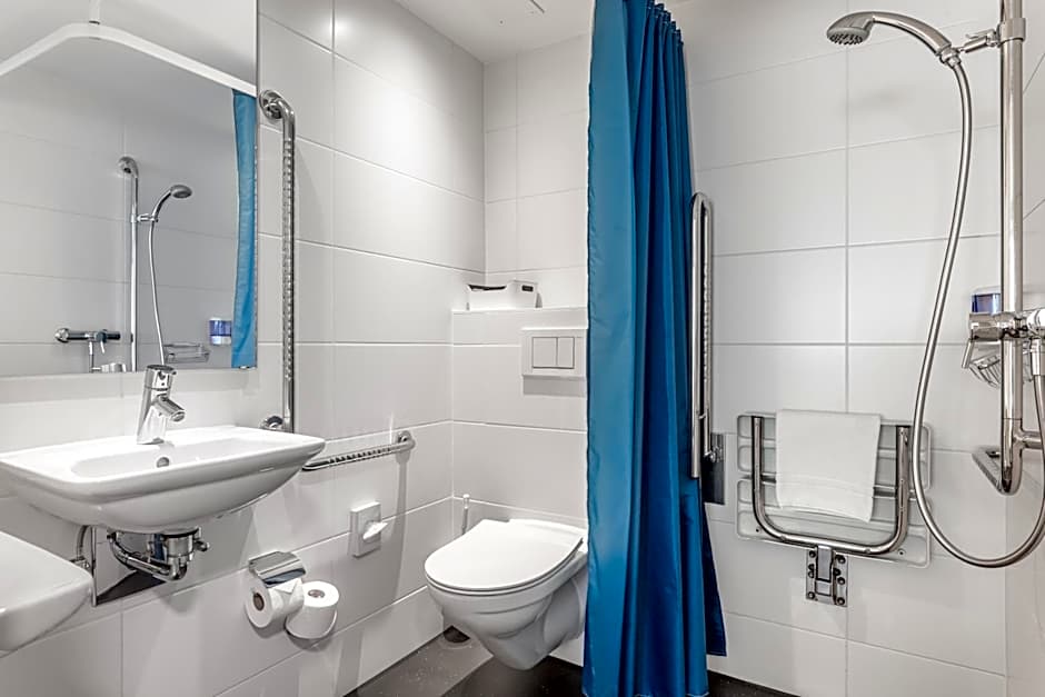 Hotel Marta - 1950's architecture in Zurich's vibrant old town, near main station