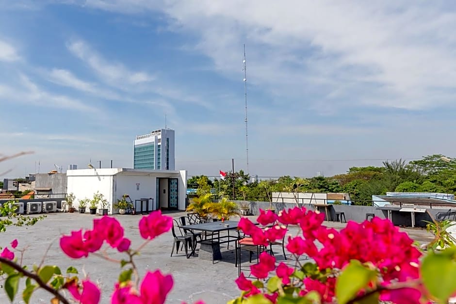 Sans Hotel Box Mansion Surabaya by RedDoorz