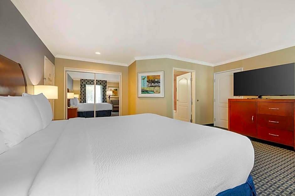 Best Western Plus Marina Shores Hotel