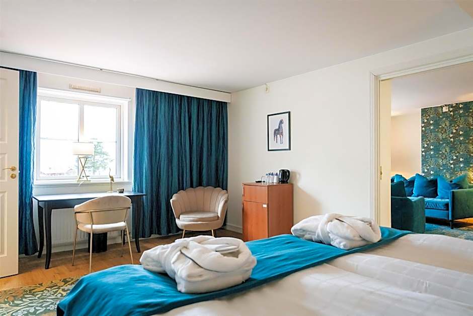 Photo 1 of 5 of 1 King Bed Suite, Lake View