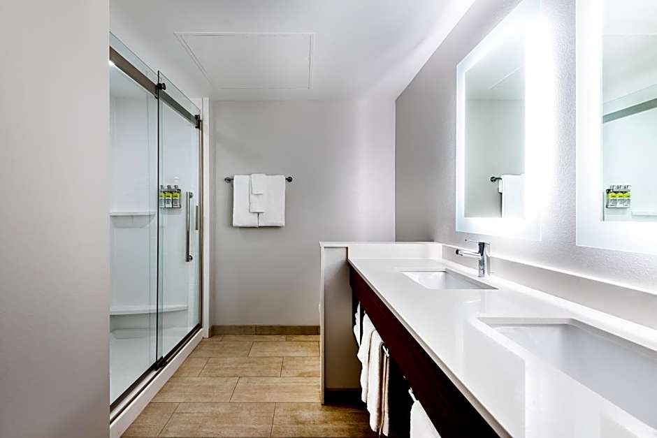 Holiday Inn Express & Suites Santa Ana - Orange County By IHG