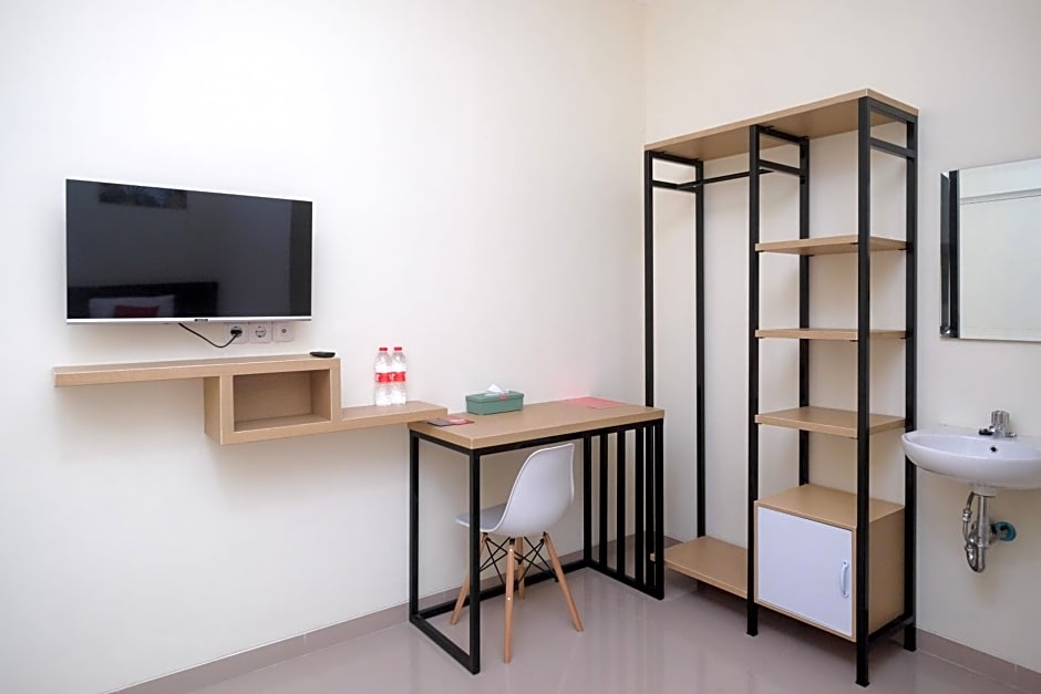 RedDoorz near Kawasan Bandara Ahmad Yani Semarang 2