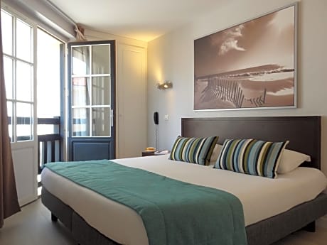 One-Bedroom Apartment with Courtyard View (4 adults)