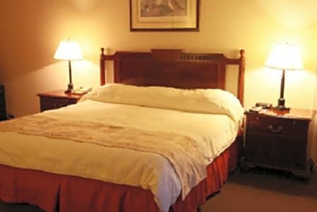 Caravelle Inn & Suites