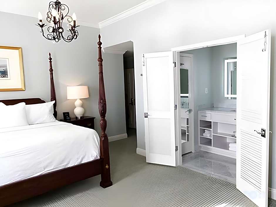 Bienville House Hotel