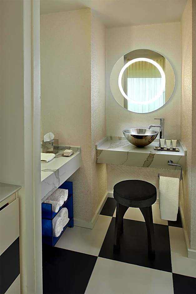 The Valorian Los Angeles, Curio Collection by Hilton