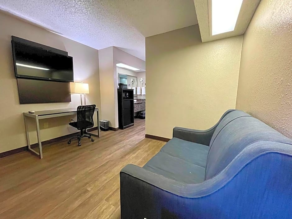 Red Roof Inn & Suites Jackson - Richland