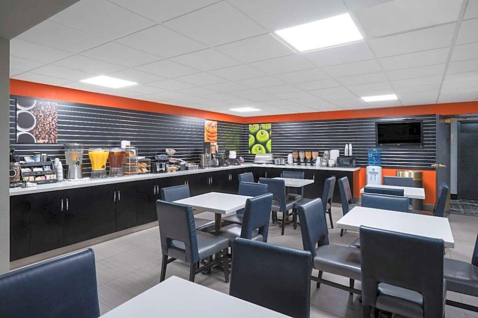 La Quinta Inn & Suites by Wyndham Knoxville East