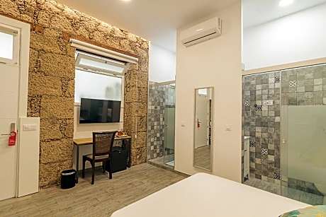 Deluxe Double Room (2 Adults + 1 Child)