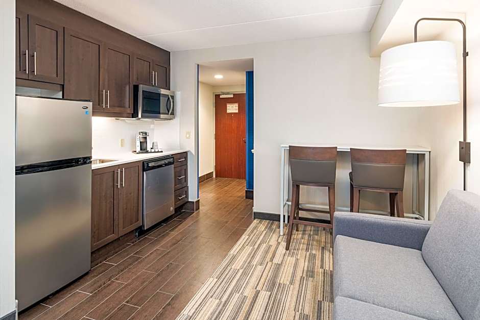 Holiday Inn Express Hotel & Suites Milton By IHG