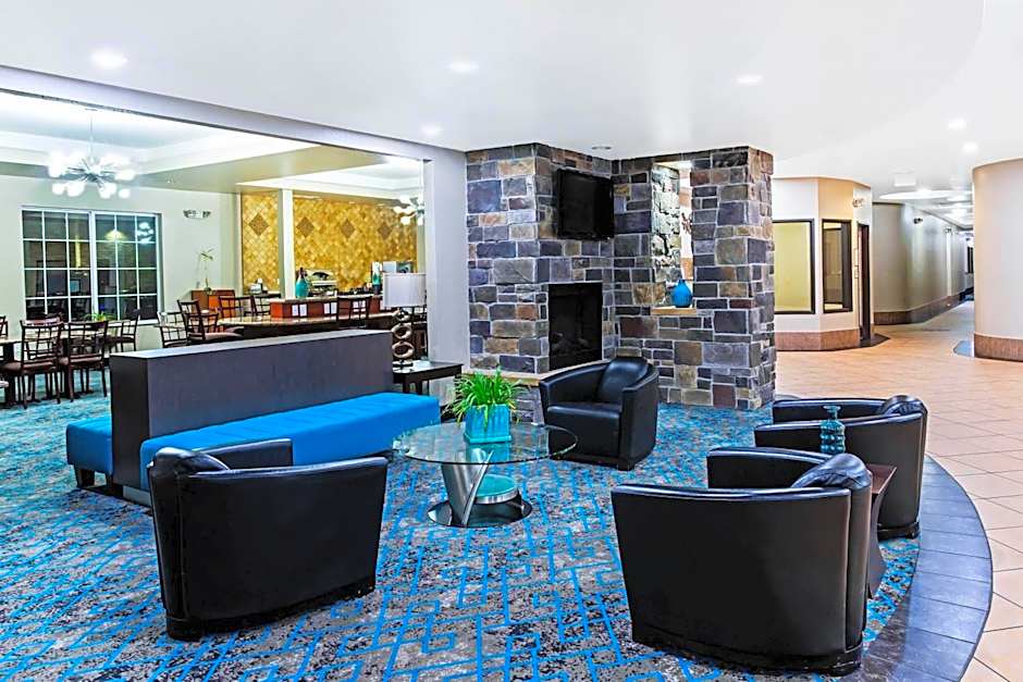 La Quinta Inn & Suites by Wyndham Denver Gateway Park