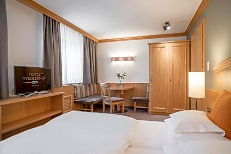 Family Room (2 Adults + 2 Children)