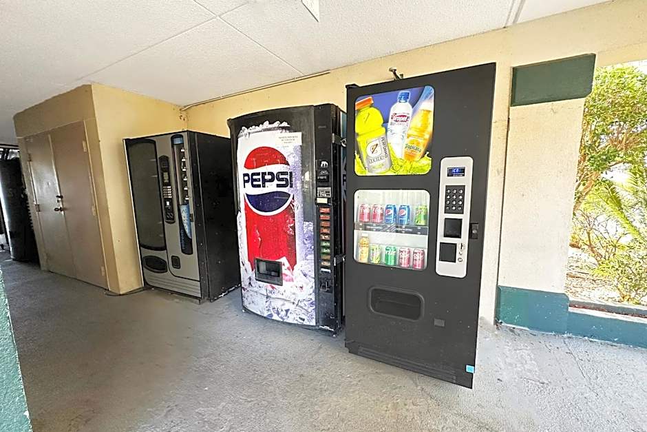 Super Inn & Suites by OYO Milledgeville