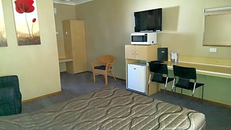 Queen Room with Garden View