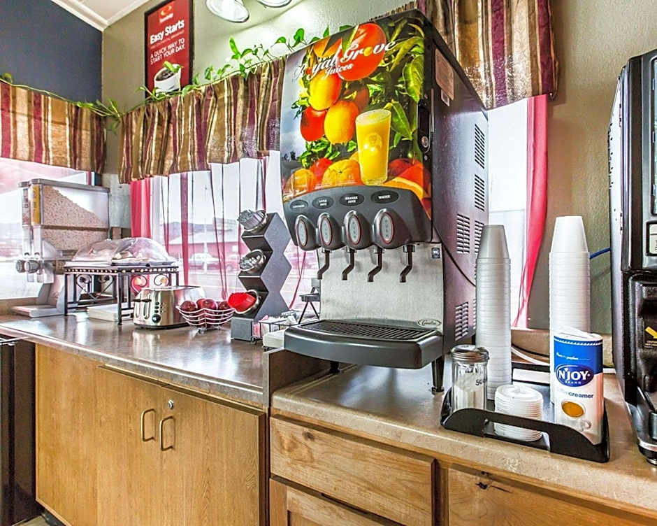 Econo Lodge Inn & Suites Yreka