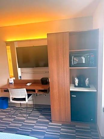 Queen Room with Mobility/Hearing Access - Non-Smoking