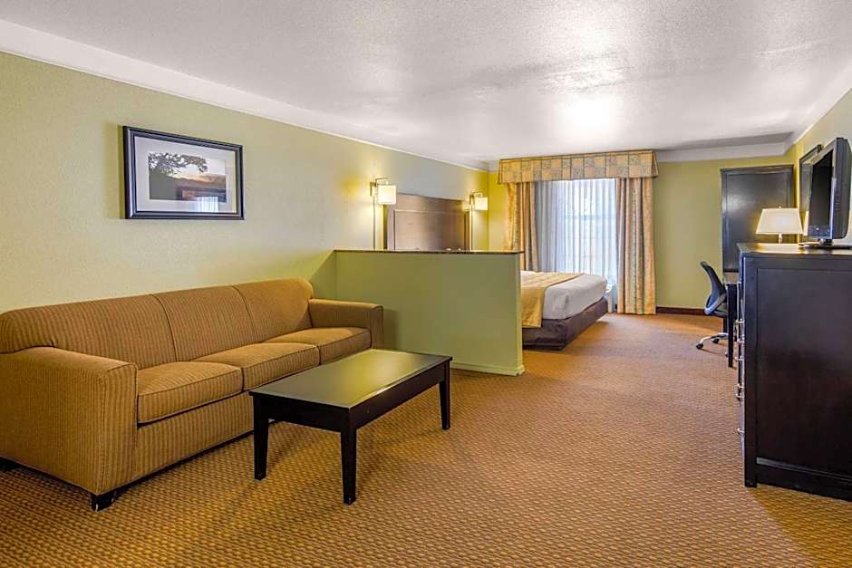 Quality Inn & Suites Gallup I-40 Exit 20