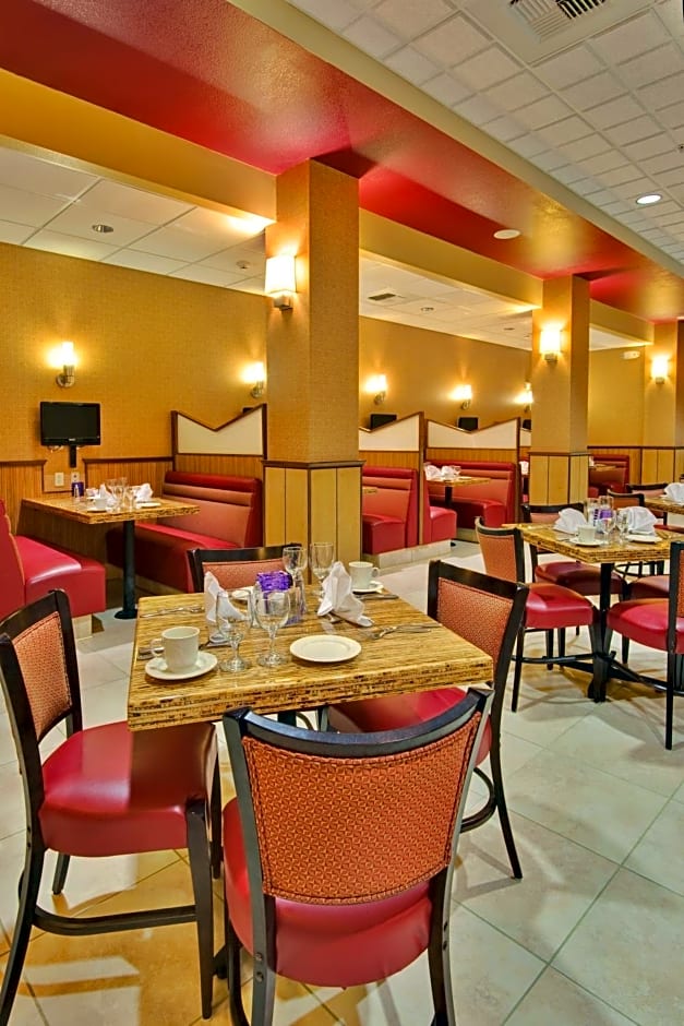 Holiday Inn Hotel & Suites Bakersfield, an IHG Hotel