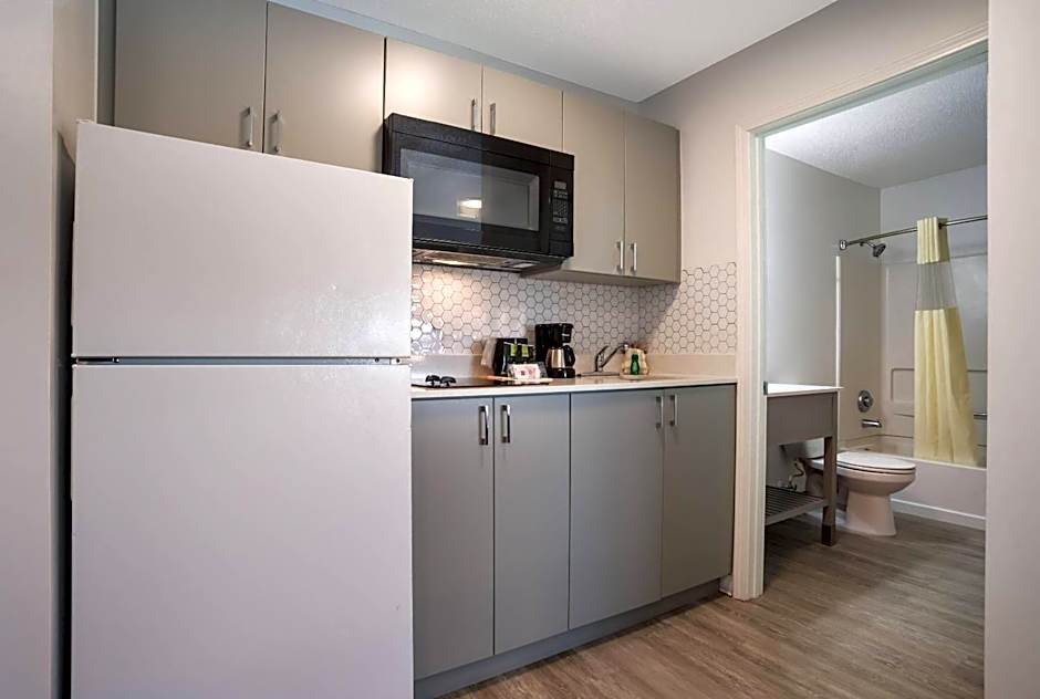 Suburban Studios Biloxi North Area