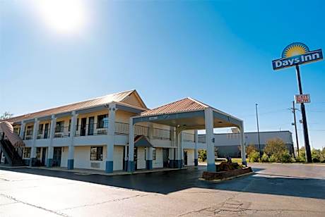 Days Inn by Wyndham Monroe LA