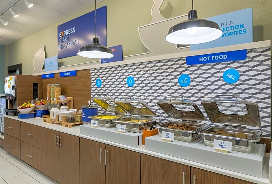 Holiday Inn Express & Suites San Marcos South By IHG