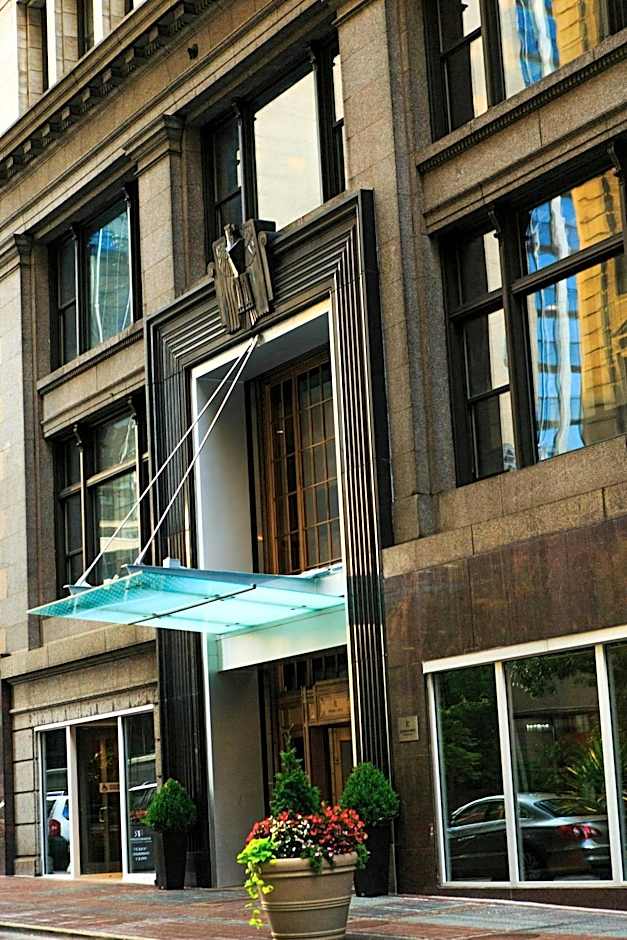 Renaissance by Marriott Cincinnati Downtown Hotel