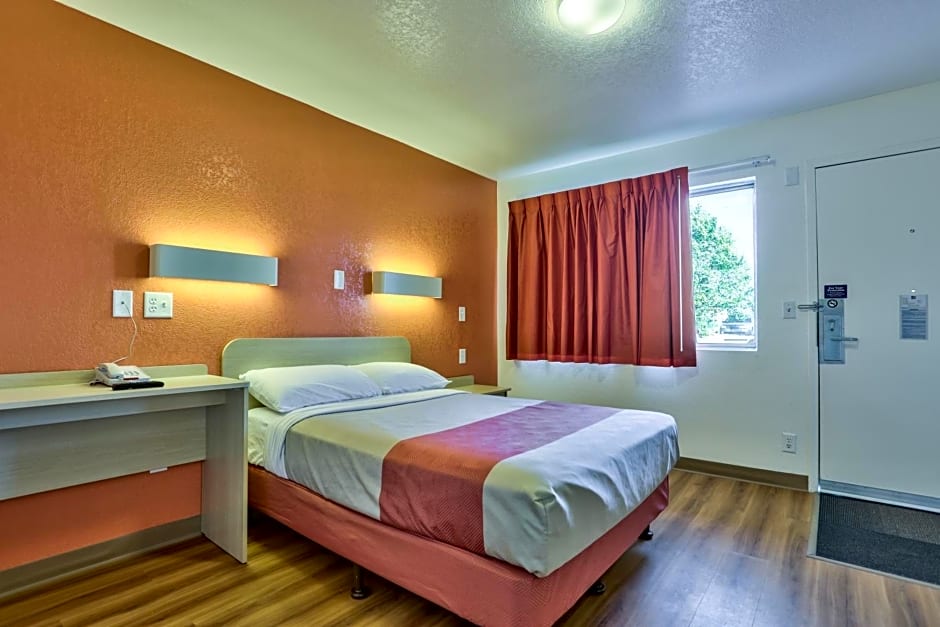 Motel 6-Flagstaff, AZ - Butler