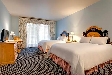 Mountain Grand Lodge Two Queen Hotel Room