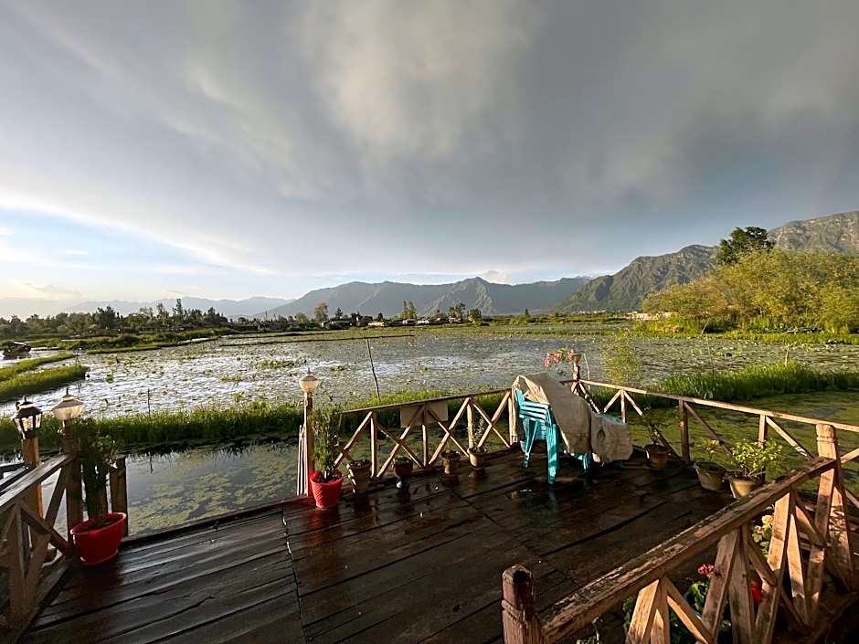 Houseboat Zaindari Palace