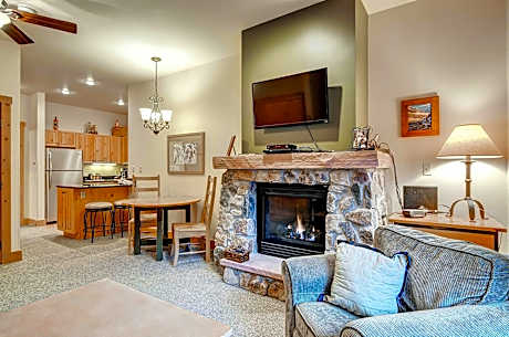 Studio Condominium