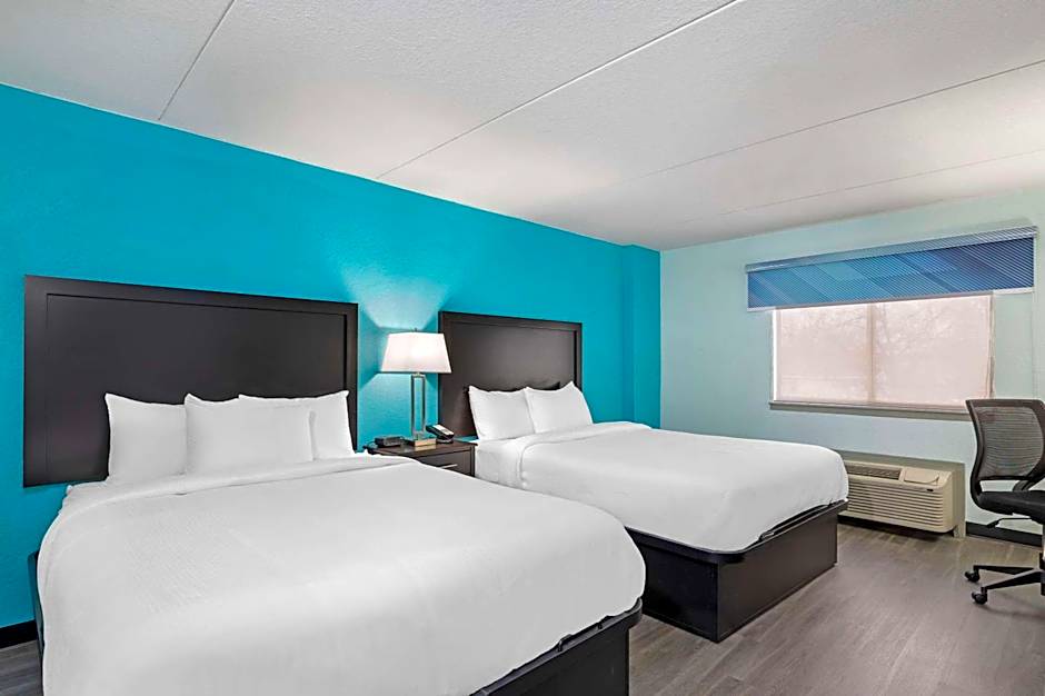 Clarion Inn Des Moines Airport