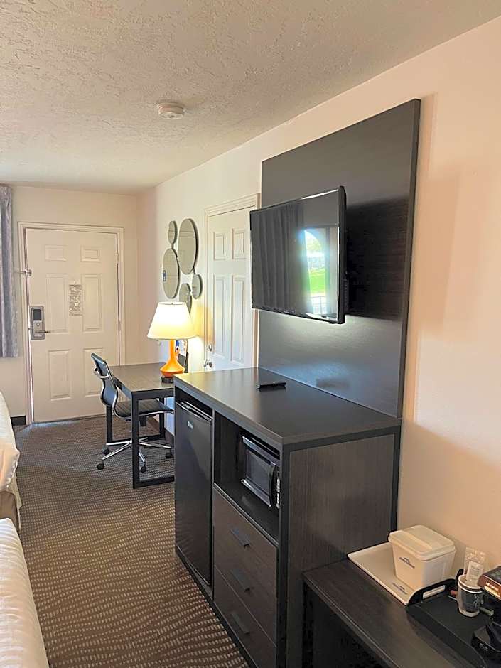 Howard Johnson Hotel & Suites by Wyndham St. George