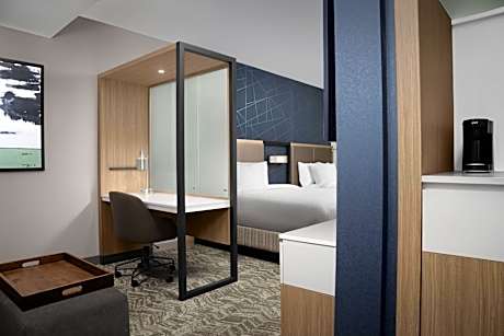 Queen Suite with Two Queen Beds