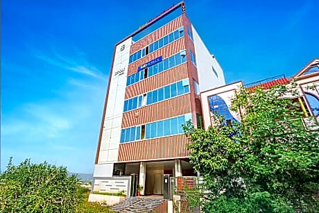 FabHotel Dharani Grand