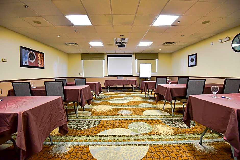 Holiday Inn Express & Suites Cocoa by IHG