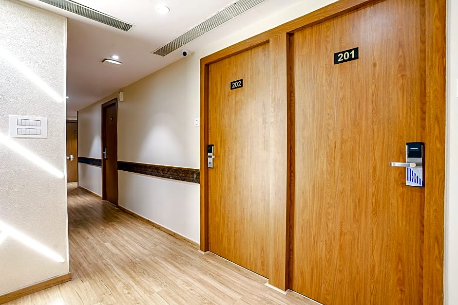 FabHotel Azure - Nr. Mumbai International Airport