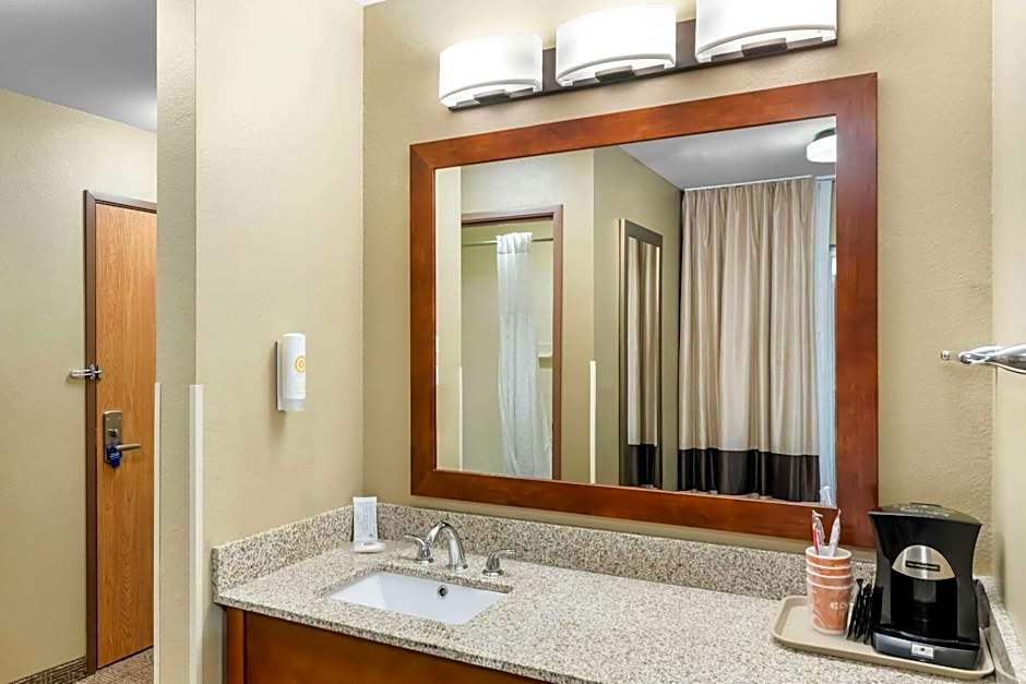 Comfort Inn & Suites Near University of Wyoming