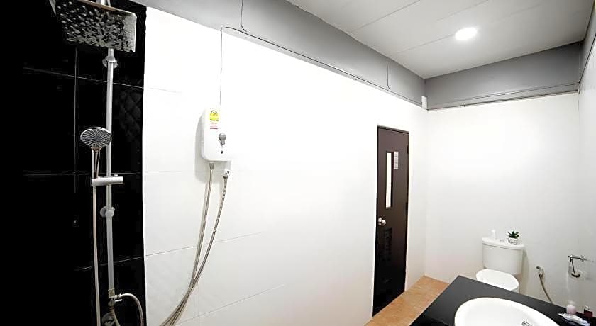 OYO 465 Krung Kao Traveller Lodge