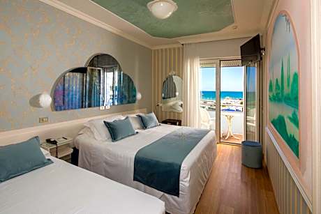 Quadruple Room with Sea View