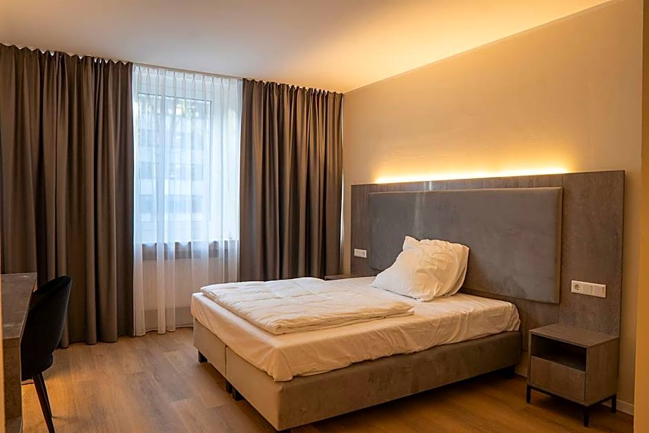 Diamonds Hotel