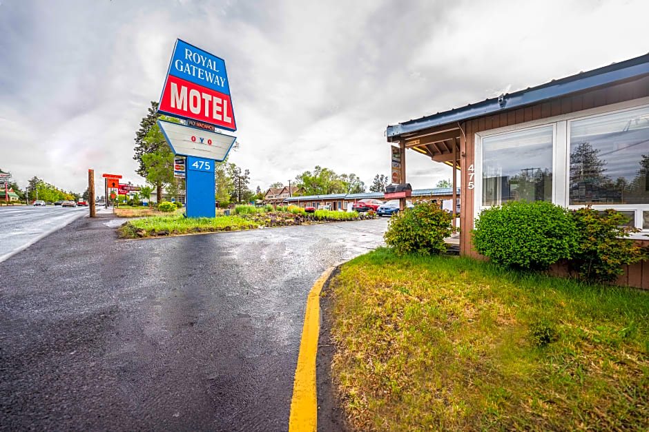 Royal Gateway Motel by OYO