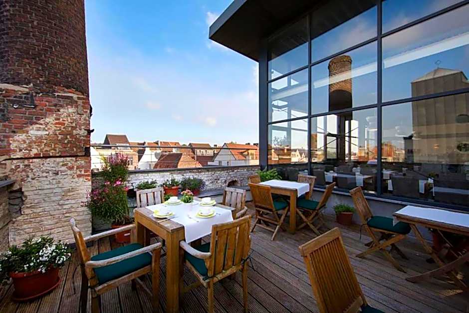 Budget Rooms by Ghent River