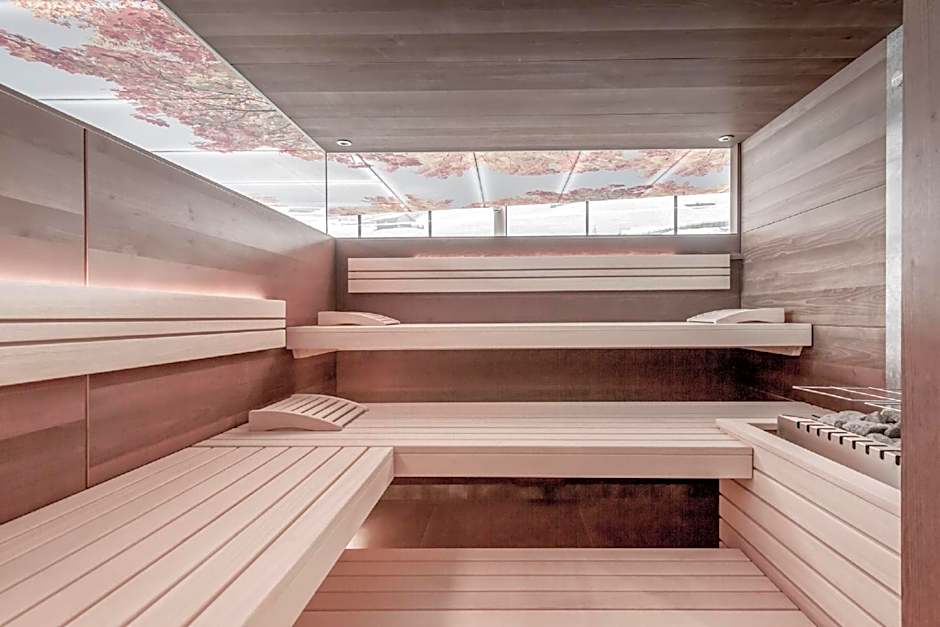 The Deluxe by Regina