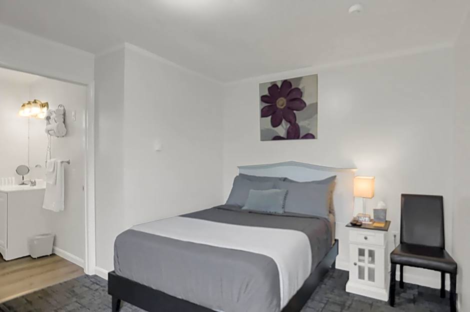 Photo 1 of 5 of Double Room