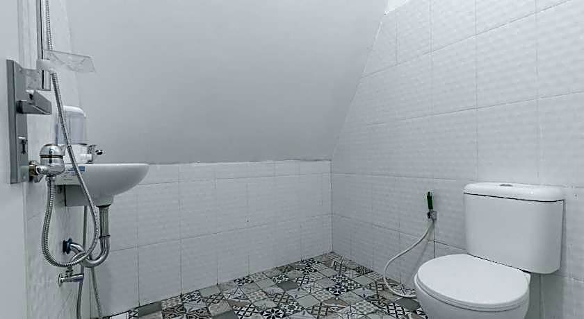 RedDoorz Syariah Plus near Sukabumi Station