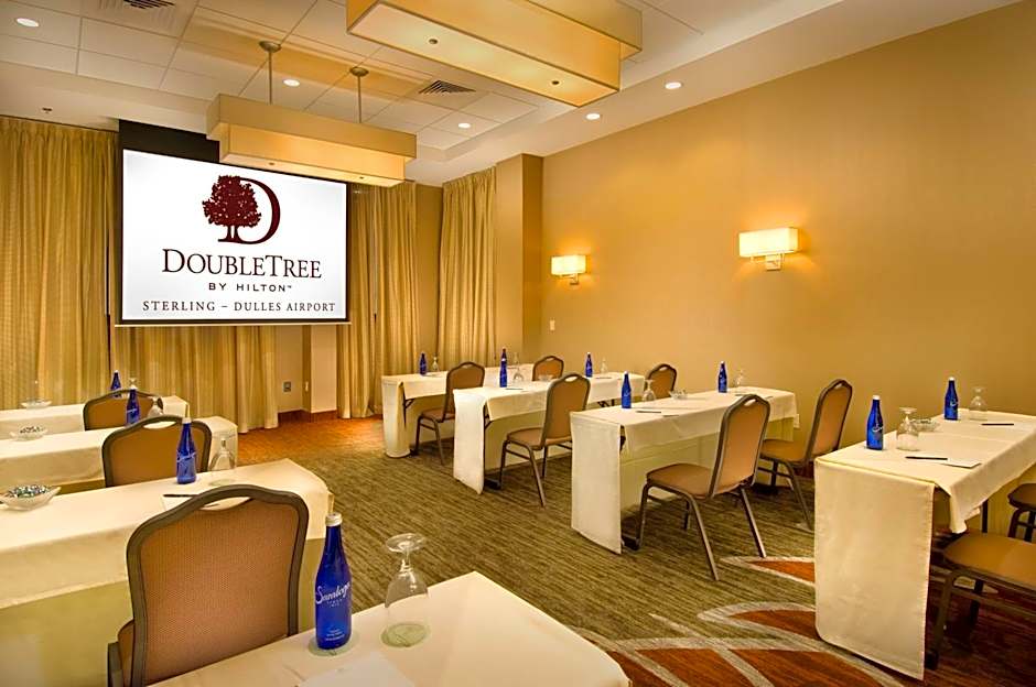 DoubleTree By Hilton Hotel Dulles Airport-Sterling