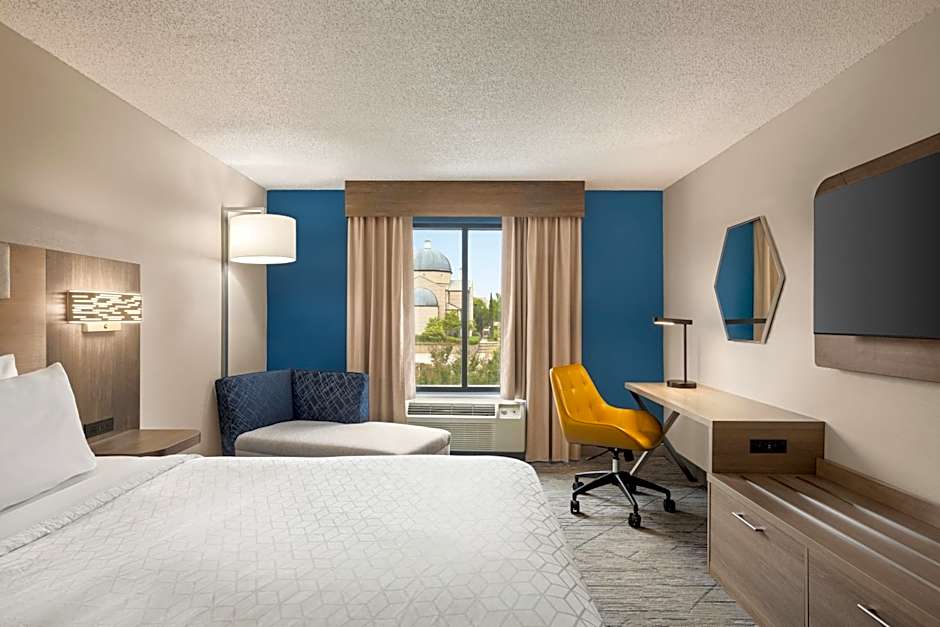 Holiday Inn Express & Suites Greenville-Downtown by IHG